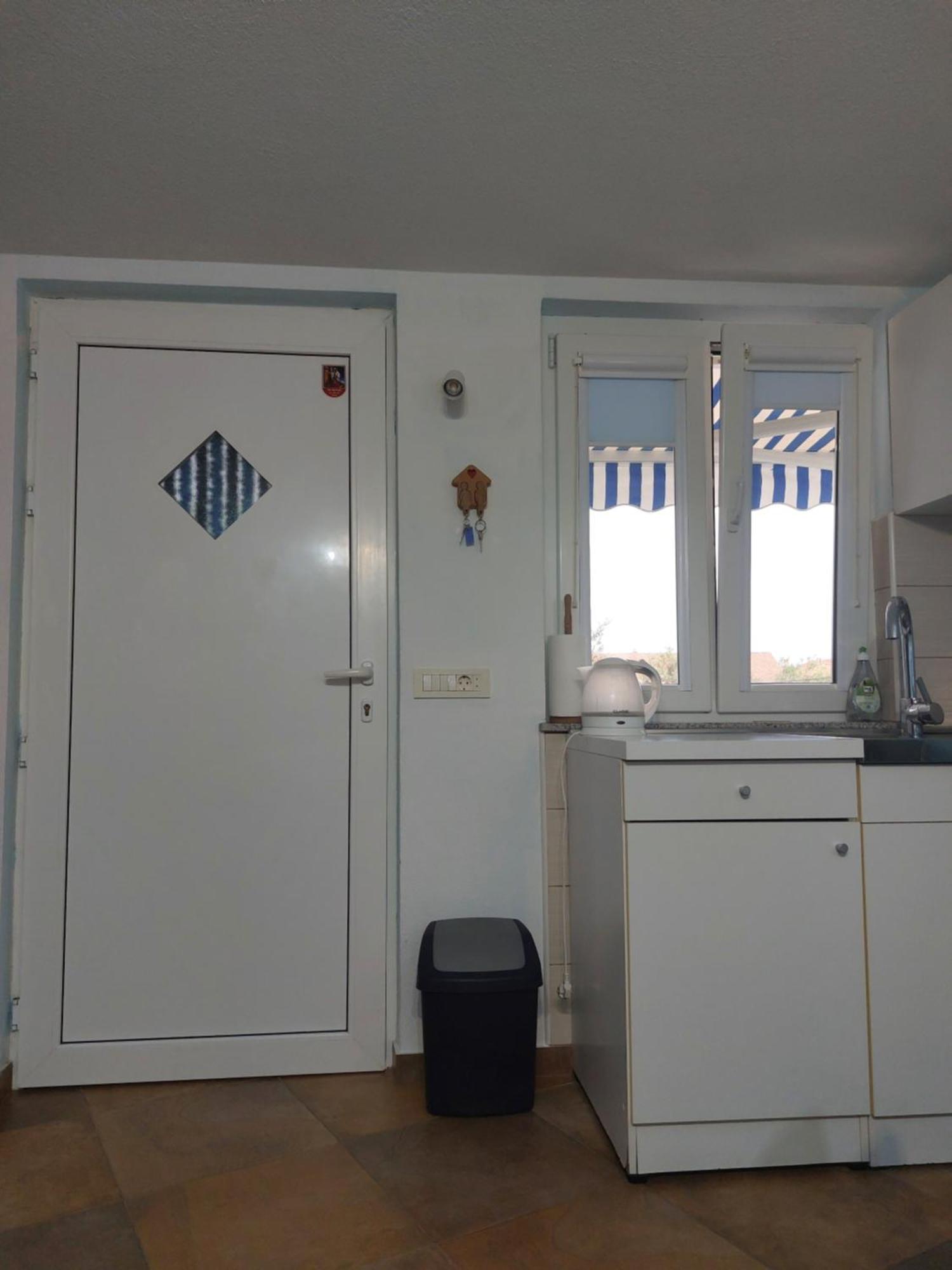 Apartmani Damir Kazija Pakoštane Eksteriør bilde